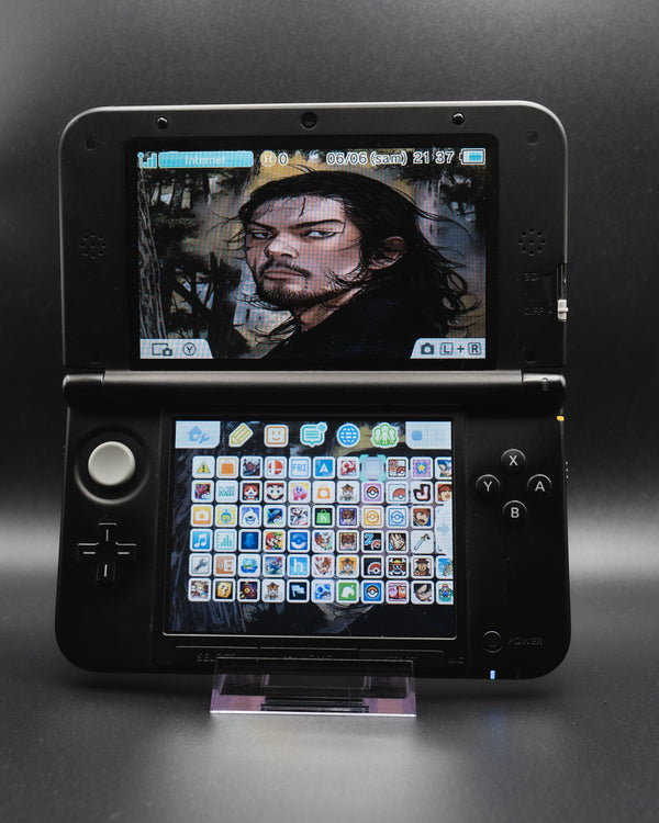 3DS XL Argent Grade A reconditionnée par Yochamida — vue de face